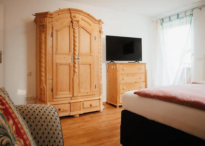 Haus Mit Wunderschoenem Ausblick Und Garten * جارمش بارتنكيرشن