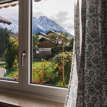Haus Mit Wunderschoenem Ausblick Und Garten * جارمش بارتنكيرشن