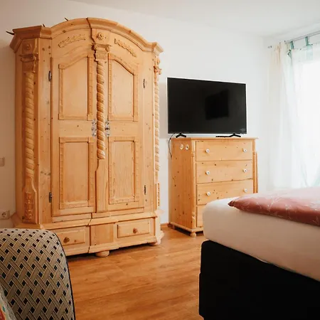 Haus Mit Wunderschoenem Ausblick Und Garten * جارمش بارتنكيرشن